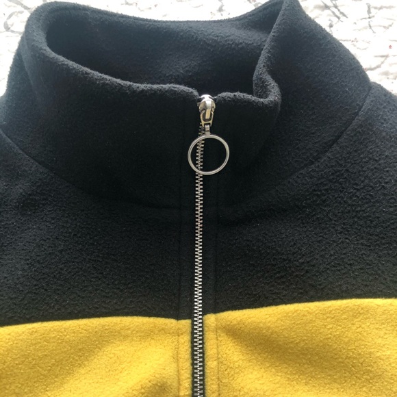 Fleece half zip-up crop top - Picture 2 of 5